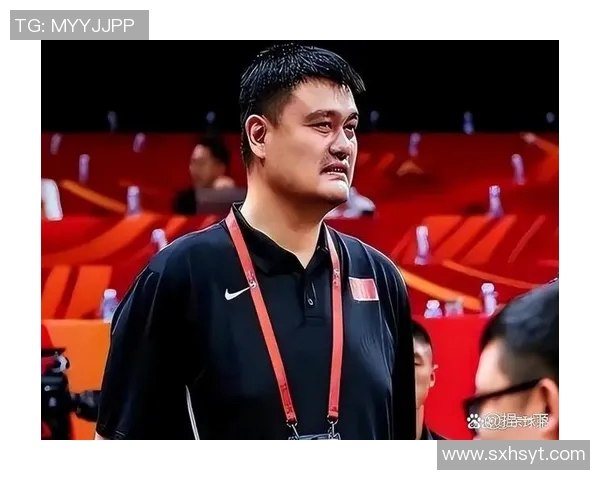 姚明特写镜头展现巨人风采与篮球魅力的完美结合