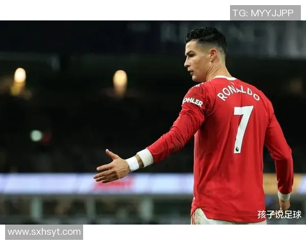 身披22号足球明星的荣耀与梦想在绿茵场上绽放光彩 身披22号足球明星的荣耀与梦想在绿茵场上绽放光彩