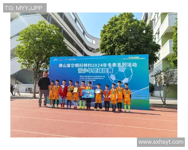 超可爱的足球明星们展现球场魅力与青春活力的完美结合