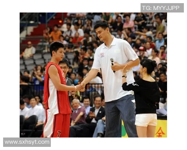 火箭队女篮球明星的精彩瞬间与赛场风采展示